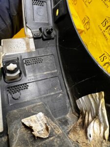 LISTWA NAKŁADKA SIERP BŁOTNIKA PRZÓD LEWY LEWA FORD KUGA MK3