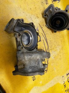 POMPA WODY Z OBUDOWĄ AUDI A8 D4 4.0 TFSI LIFT