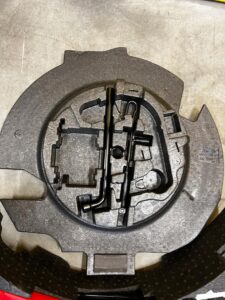 SKRZYNKA NARZĘDZIOWA WKŁAD KOŁA ZAPASOWEGO PODNOŚNIK RANGE ROVER VELAR L560