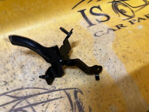 MOCOWANIE WSPORNIK UCHWYT BLACHA RENAULT 1.5 DCI