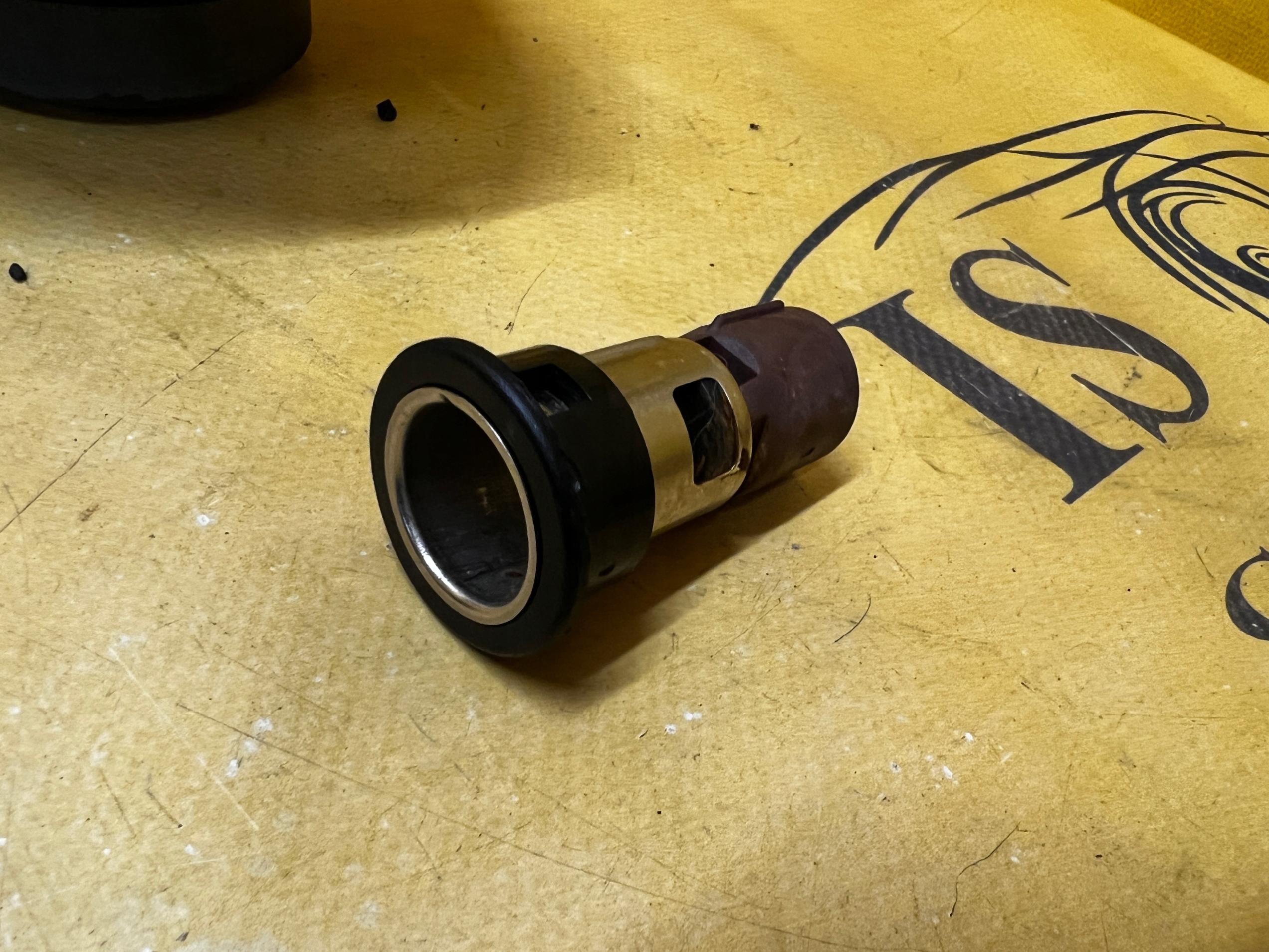 GNIAZDO ZAPALNICZKI 12V CHEVROLET CORVETTE C5 97-04