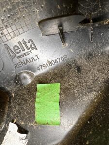 OSŁONA CZUJNIKA ABS NADKOLE PRAWY TYŁ DACIA SANDERO III 2023R