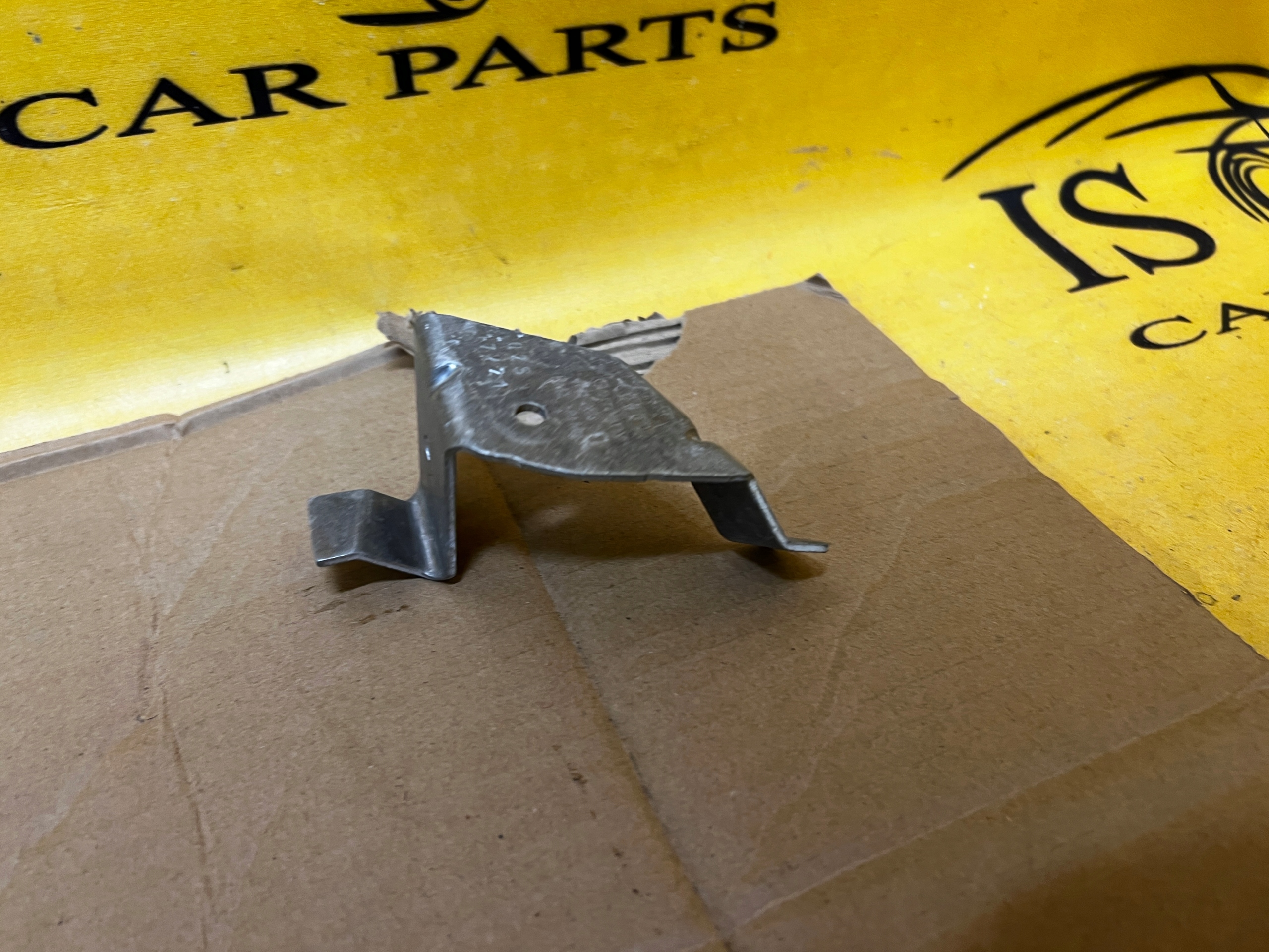 UCHWYT WSPORNIK MOCOWANIE WĘŻA WODY AUDI A8 D5 4N