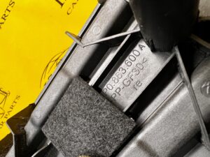 UCHWYT LISTWA BAGAŻNIKA PRAWE PORSCHE CAYENNE II 7P5 LIFT 92A