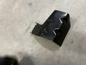 ŚLIZG MOCOWANIE WSPORNIK ZDERZAKA TYŁ PRAWY LAND ROVER DISCOVERY 5 V L462