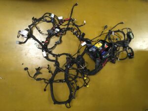 WIĄZKA INSTALACJA BEZPIECZNIKI INFINITI Q30 1.6