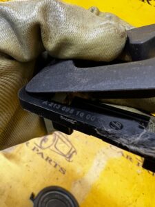 WSPORNIK MOCOWANIE KRATKI BAGAŻNIKA PRAWE MERCEDES E-KLASA W213