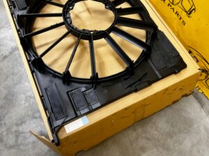 KORPUS WENTYLATORA Z KLAPAMI BMW 5 G30 G31 6 G32 7 G11 G12 NOWY OEM