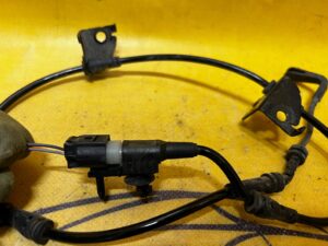 CZUJNIK SENSOR ZUŻYCIA KLOCKA ABS DISCOVERY L550