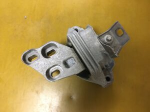 ŁAPA PODUSZKA SILNIKA INFINITI Q30 W246 W177 1.6