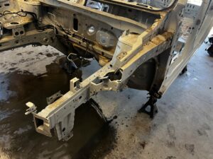 ĆWIARTKA KASTA BŁOTNIK PODŁUŻNICA PRÓG DACH TYŁ DACIA SANDERO III 3