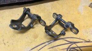 ZAWIAS DRZWI LEWY GÓRNY RENAULT MEGANE IV