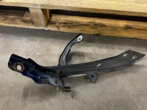 WSPORNIK MOCOWANIE BŁOTNIKA PRZÓD LEWY RENAULT MEGANE IV RPR TERPR