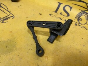 CZUJNIK POZIOMOWANIA LEWY PRZÓD L462 DISCOVERY V