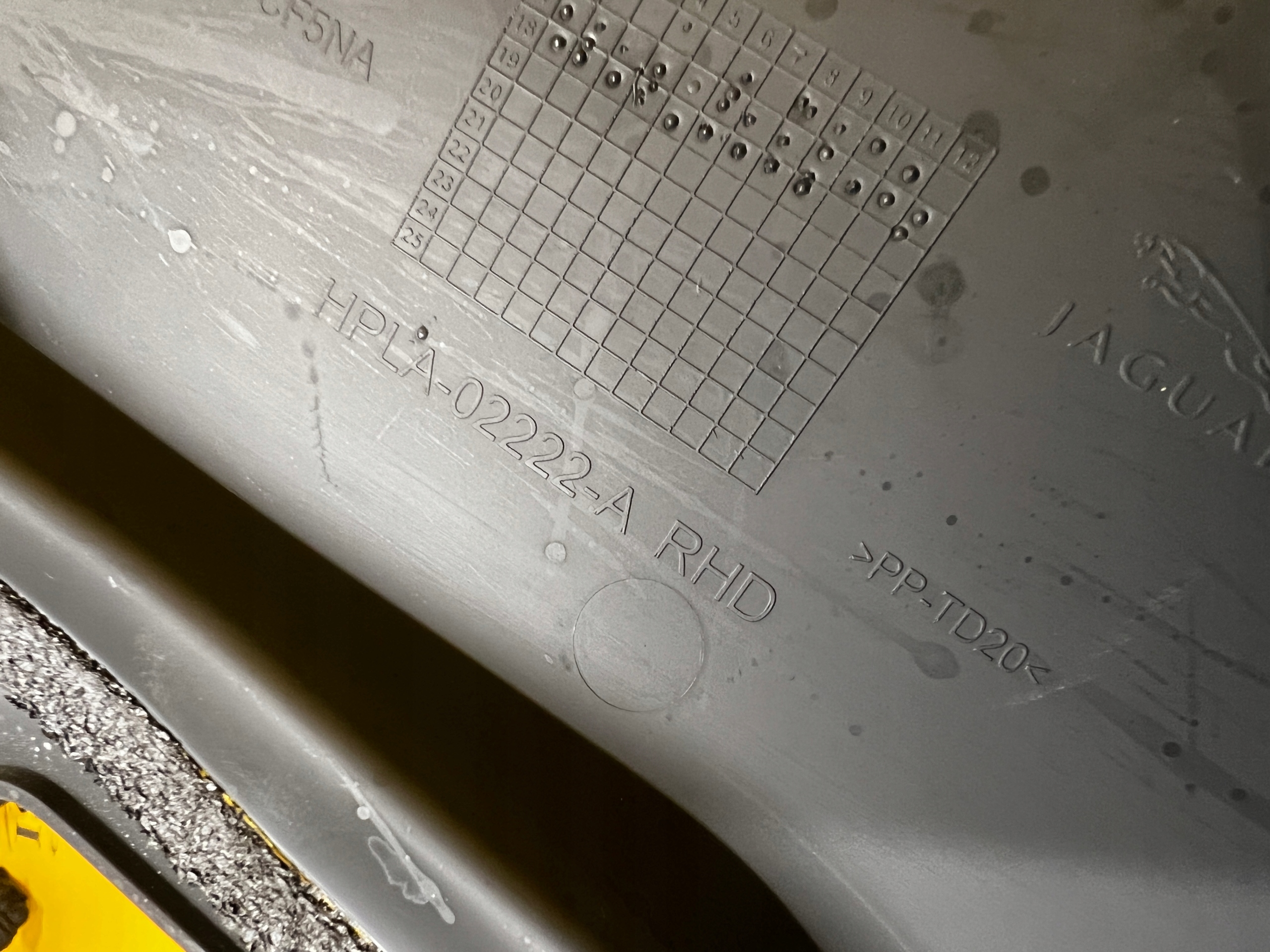 OSŁONA PASA PRAWA PODSZYBIE PRAWE LAND ROVER DISCOVERY 5 V L462