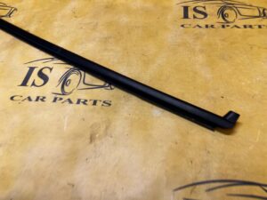 LISTWA ZGARNIAJĄCA SZYBY DRZWI PRZÓD LEWY DACIA DOKKER