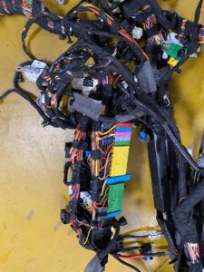 WIĄZKA INSTALACJA BEZPIECZNIKI KABINY INFINITI Q30