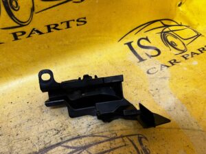 ZAŚLEPKA OSŁONA WSPORNIK WYGŁUSZENIE PODSZYBIA PRAWA TOYOTA HILUX VIII 8