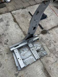 SŁUPEK B PRAWY ŚRODKOWY PRÓG DACIA SANDERO III 2021R