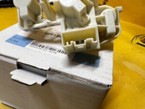 GNIAZDO ŻARÓWKI LAMPY TYLNEJ TYŁ W KLAPIE LEWE LEWY BMW 3 E90 NOWY OEM