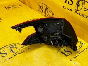 LAMPA TYŁ TYLNA PRAWY PRAWA W BŁOTNIK PEUGEOT 308 II T9 HB