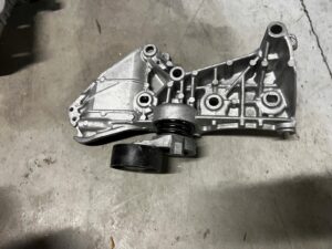 ŁAPA MOCOWANIE NAPINACZ ALTERNATORA RENAULT MEGANE IV 1.5 DCI