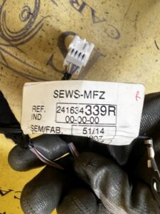 INSTALACJA WIĄZKA SIŁOWNIKA KLAPKI WLEWU PALIWA RENAULT CAPTUR I PRZEDLIFT