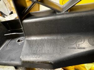 ŚLIZG MOCOWANIE ZDERZAKA TYŁ VOLKSWAGEN TOUAREG II