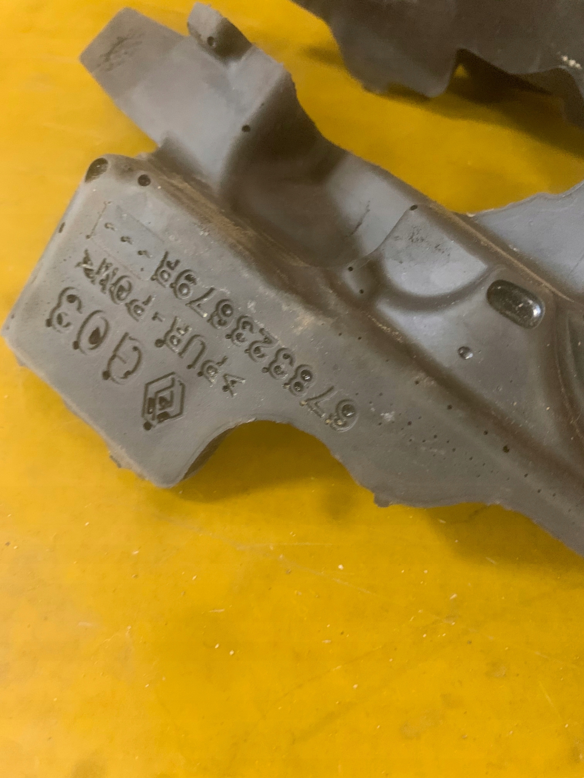 LEWA GĄBKA PIANKA PODSZYBIA RENAULT MEGANE IV