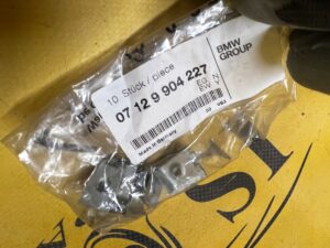 10 X NAKRĘTKA BLASZKA MOCUJĄCA ZDERZAKA TYŁ BMW NOWA OEM