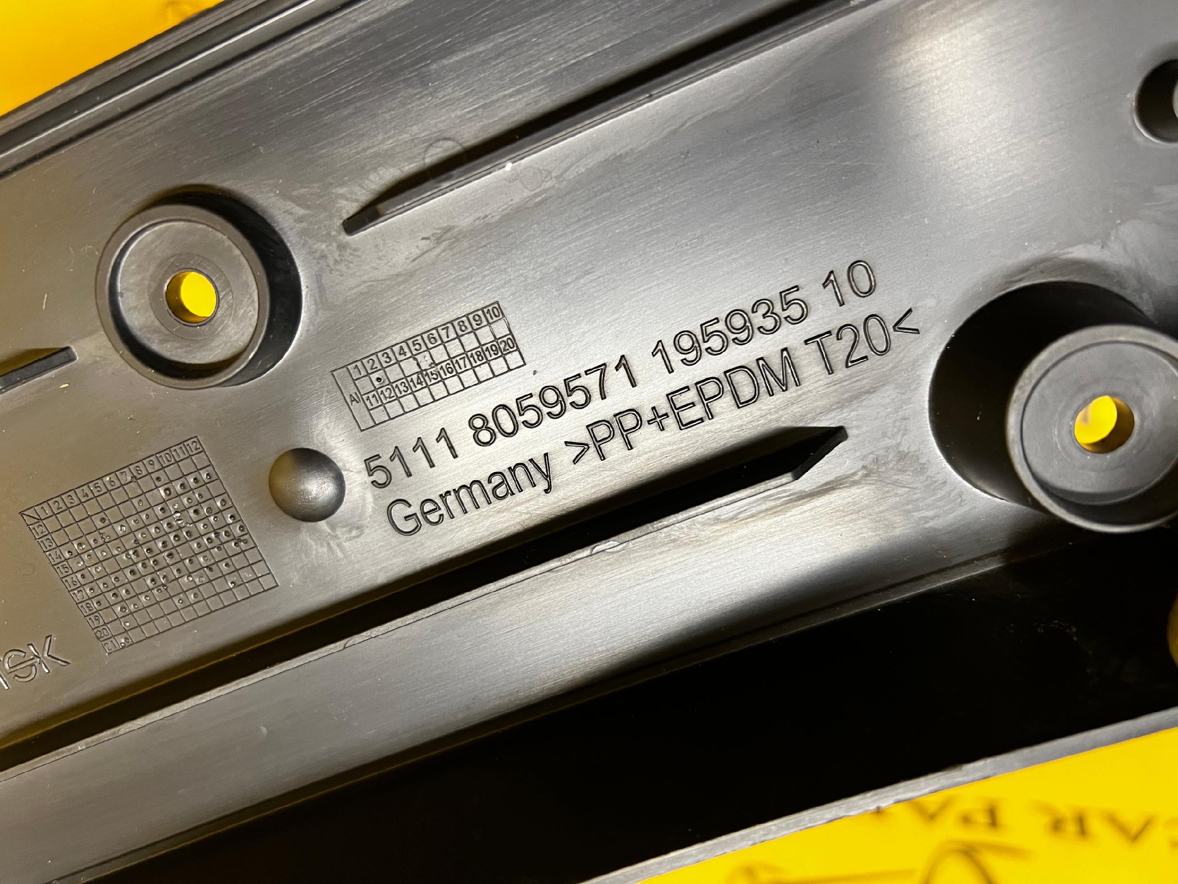 BLENDA RAMKA POD TABLICE PRZÓD BMW F22 F23 M PAK