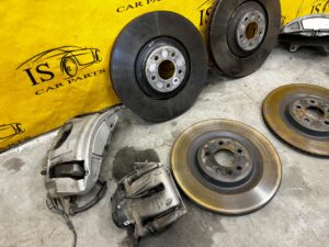 KOMPLET TARCZE ZACISKI KLOCKI HAMULCOWE AUDI A8 D4