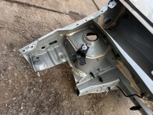 ĆWIARTKA PRAWY PRZÓD SŁUPEK PRÓG FARTUCH DACIA SANDERO III 3