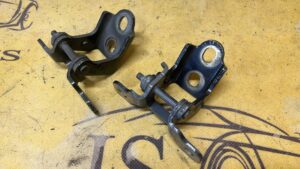 ZAWIAS DRZWI LEWY GÓRNY RENAULT MEGANE IV