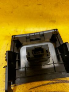 GNIAZDO PORT USB TUNELU TYŁ MERCEDES A KLASA W177