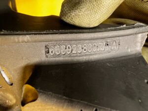 WYGŁUSZENIE GĄBKA PODSZYBIA MASKI PRAWE PRAWA DACIA DUSTER II 2