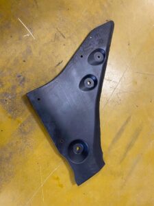 TRÓJKĄT OSŁONA PODWOZIA PRAWY TYŁ INFINITI Q50 Q70