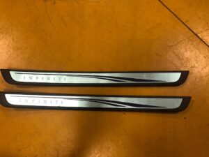 LISTWA NAKŁADKA PROGU DRZWI INFINITI Q30 FIOLETOWE