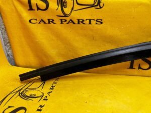 LISTWA RAMKA USZCZELKA SZYBY DRZWI DACHU PRAWA FORD MUSTANG VI