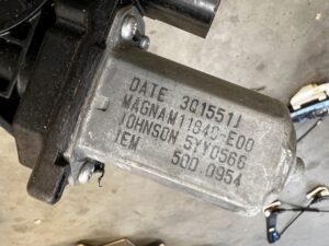 MECHANIZM PODNOŚNIK SZYBY DRZWI TYŁ LEWY MINI COUNTRYMAN R60