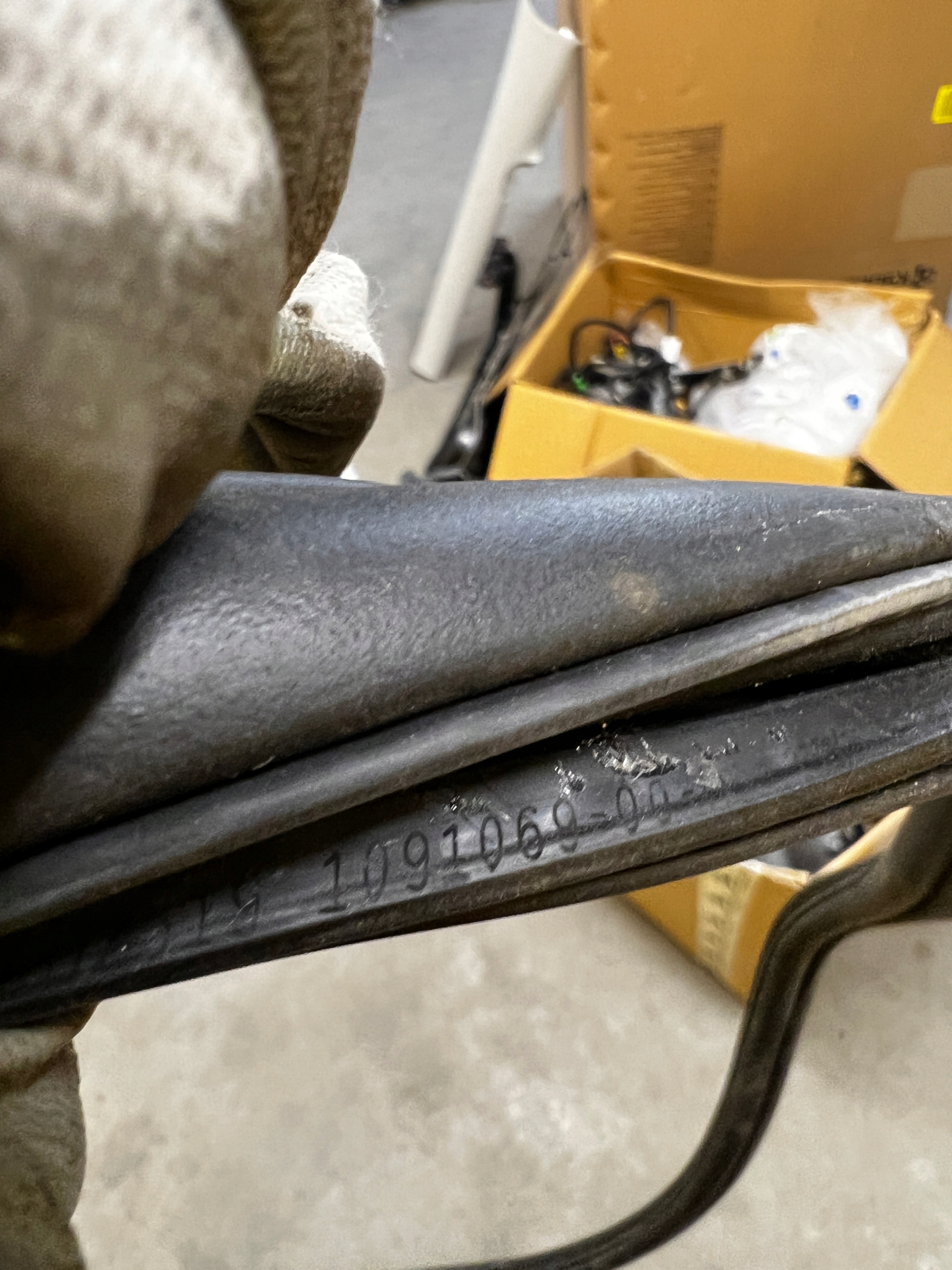 USZCZELKA KLAPY BAGAŻNIKA TYŁ TESLA MODEL 3 PRZEDLIFT