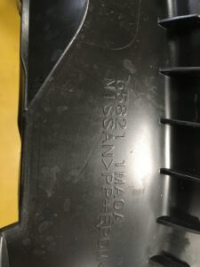 LEWA OSŁONA USZCZELKA LISTWA BŁOTNIKA INFINITI Q70