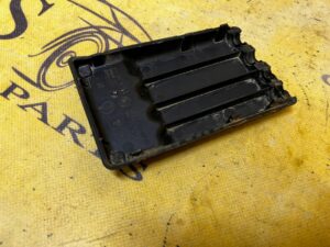 OSŁONA PLASTIK ZAŚLEPKA ROZDZIELACZA PRĄDU BMW SERIA 1 F40