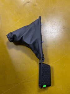 MIESZEK DŹWIGNI HAMULCA RĘCZNEGO FORD FIESTA MK8