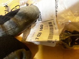 4 X SPINKA ZACZEP LISTWY BŁOTNIKA PRZÓD MINI R50 R52 R53 NOWA OEM