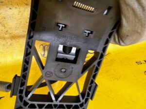 ZAMEK DRZWI CIĘGNO KLAMKA TYŁ TYLNY PRAWY PRAWE 5 PIN SKODA SCALA