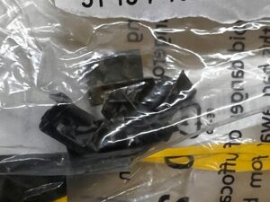 4 X KLIPS MOCOWANIE LISTWY BOCZNEJ SZYBY PRZÓD BMW X6 E71 E72 NOWY OEM