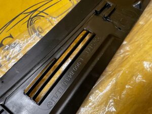 POKRYWA OSŁONA PODSZYBIA PODSZYBIE LEWA LEWE BMW 3 E36 EU NOWA OEM