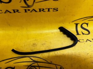 USZCZELKA PROWADNICA DRZWI PRAWA PORSCHE CAYENNE II 7P5 LIFT 92A