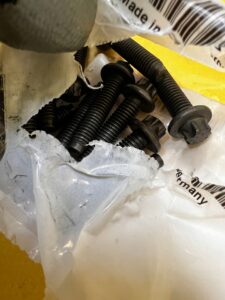 5 X ŚRUBA POMPY PRÓŻNIOWEJ M8X35 BMW NOWA OEM